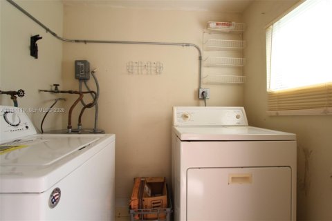 Townhouse in Miami, Florida 2 bedrooms, 103.12 sq.m. № 2402458 - photo 17