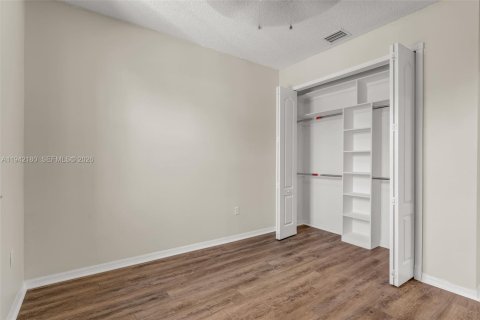 House in Homestead, Florida 4 bedrooms, 221.2 sq.m. № 2002676 - photo 21