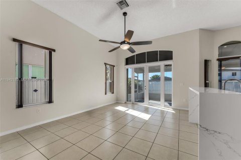 House in Homestead, Florida 4 bedrooms, 221.2 sq.m. № 2002676 - photo 10