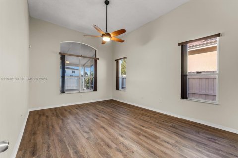 House in Homestead, Florida 4 bedrooms, 221.2 sq.m. № 2002676 - photo 14