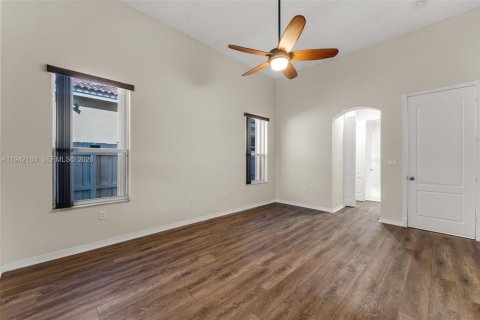 House in Homestead, Florida 4 bedrooms, 221.2 sq.m. № 2002676 - photo 15