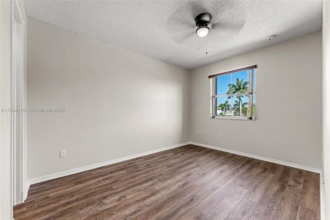 House in Homestead, Florida 4 bedrooms, 221.2 sq.m. № 2002676 - photo 25