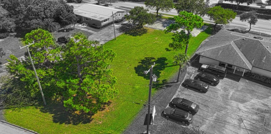 Land in Fort Pierce, Florida № 744131