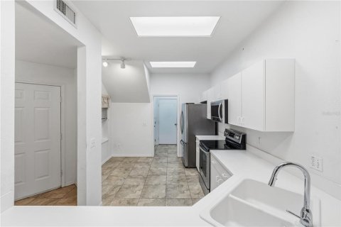Condo in Lutz, Florida, 2 bedrooms  № 2119496 - photo 17