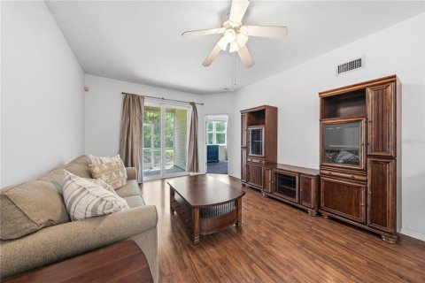 Condo in Lutz, Florida, 2 bedrooms  № 2119496 - photo 8