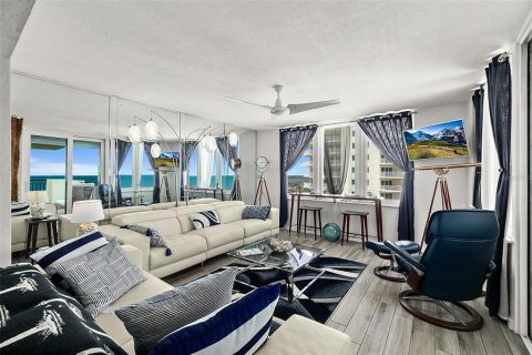 Condo in Daytona Beach, Florida, 2 bedrooms  № 2094855 - photo 2