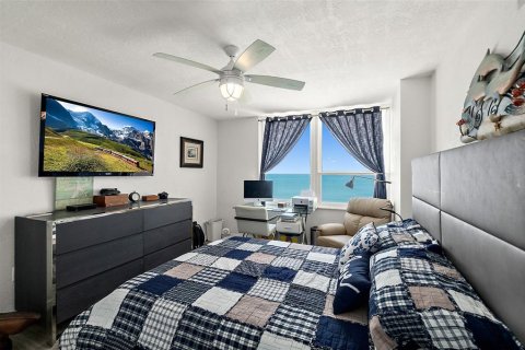 Condo in Daytona Beach, Florida, 2 bedrooms  № 2094855 - photo 25