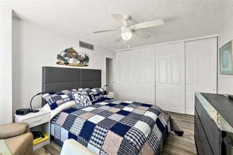 Condo in Daytona Beach, Florida, 2 bedrooms  № 2094855 - photo 28