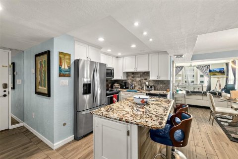 Condo in Daytona Beach, Florida, 2 bedrooms  № 2094855 - photo 16