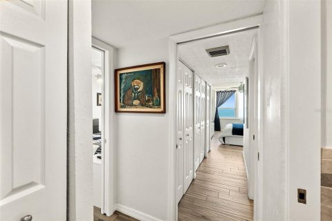 Condo in Daytona Beach, Florida, 2 bedrooms  № 2094855 - photo 24