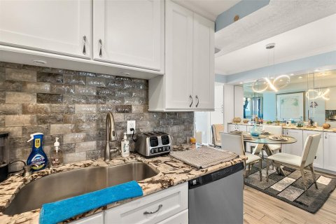 Condo in Daytona Beach, Florida, 2 bedrooms  № 2094855 - photo 19