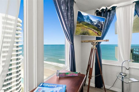 Condo in Daytona Beach, Florida, 2 bedrooms  № 2094855 - photo 7