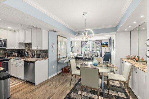 Condo in Daytona Beach, Florida, 2 bedrooms  № 2094855 - photo 12