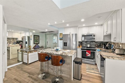 Condo in Daytona Beach, Florida, 2 bedrooms  № 2094855 - photo 14