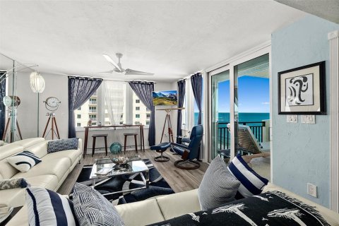 Condo in Daytona Beach, Florida, 2 bedrooms  № 2094855 - photo 3