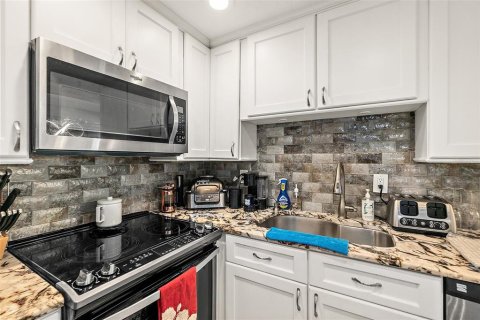 Condo in Daytona Beach, Florida, 2 bedrooms  № 2094855 - photo 18