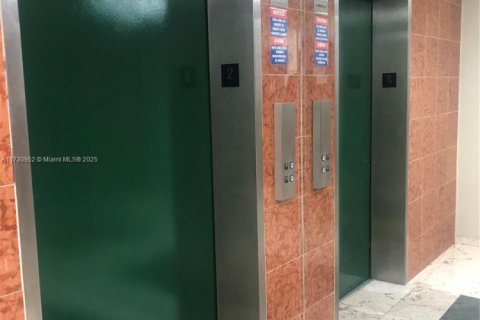 Купить коммерческую недвижимость в Корал-Гейблс, Флорида № 2054391 - фото 2