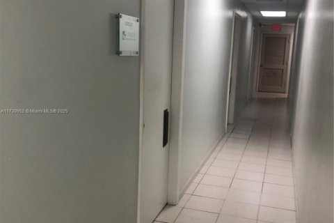 Купить коммерческую недвижимость в Корал-Гейблс, Флорида № 2054391 - фото 3