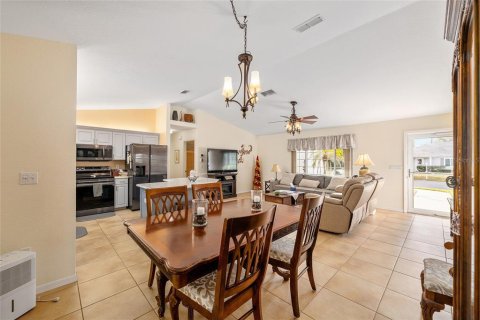 House in Summerfield, Florida 2 bedrooms, 120.4 sq.m. № 2393740 - photo 14