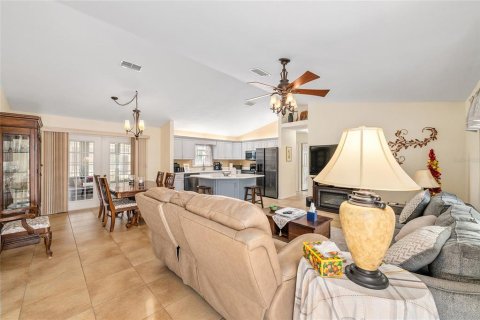 House in Summerfield, Florida 2 bedrooms, 120.4 sq.m. № 2393740 - photo 8