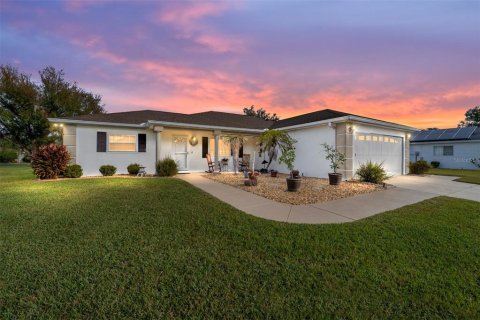House in Summerfield, Florida 2 bedrooms, 120.4 sq.m. № 2393740