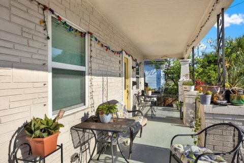 House in Tampa, Florida 2 bedrooms, 105.54 sq.m. № 1613875 - photo 27