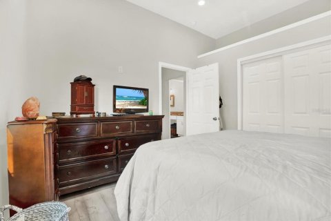 House in Tampa, Florida 2 bedrooms, 105.54 sq.m. № 1613875 - photo 13