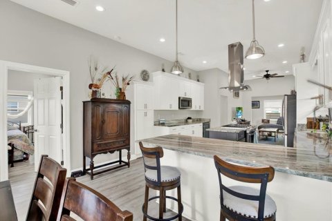 House in Tampa, Florida 2 bedrooms, 105.54 sq.m. № 1613875 - photo 10
