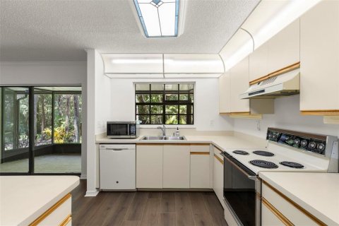 Townhouse in Safety Harbor, Florida 3 bedrooms, 141.3 sq.m. № 1869083 - photo 10
