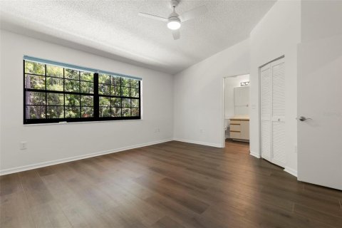 Townhouse in Safety Harbor, Florida 3 bedrooms, 141.3 sq.m. № 1869083 - photo 12