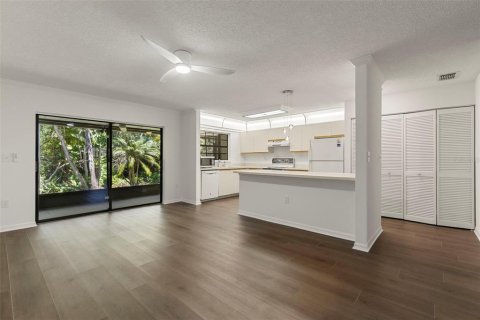 Townhouse in Safety Harbor, Florida 3 bedrooms, 141.3 sq.m. № 1869083 - photo 7
