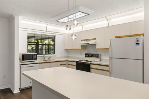 Townhouse in Safety Harbor, Florida 3 bedrooms, 141.3 sq.m. № 1869083 - photo 9