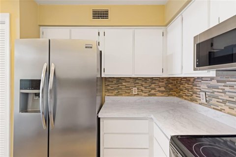 Townhouse in Ocala, Florida 2 bedrooms, 132.39 sq.m. № 2239424 - photo 19