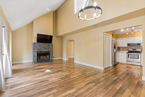 Townhouse in Ocala, Florida 2 bedrooms, 132.39 sq.m. № 2239424 - photo 8