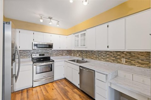 Townhouse in Ocala, Florida 2 bedrooms, 132.39 sq.m. № 2239424 - photo 18