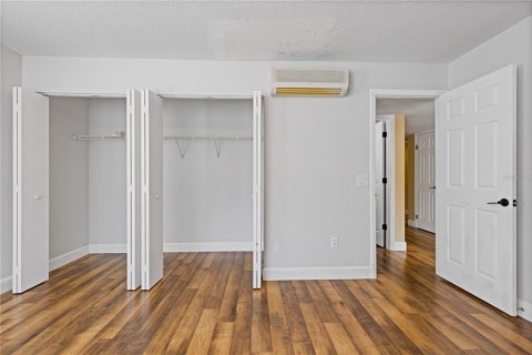 Townhouse in Ocala, Florida 2 bedrooms, 132.39 sq.m. № 2239424 - photo 16
