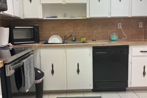 Снять в аренду кондоминиум в Норт-Майами, Флорида 2 спальни, 103.4м2, № 2173349 - фото 5