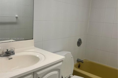 Снять в аренду кондоминиум в Норт-Майами, Флорида 2 спальни, 103.4м2, № 2173349 - фото 14