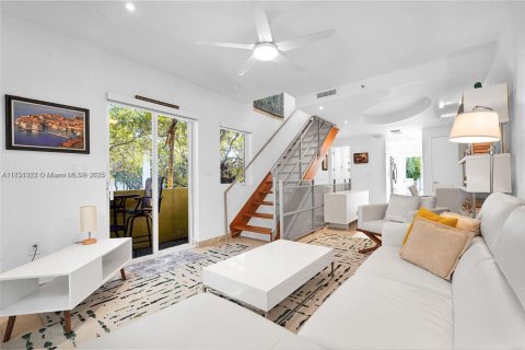 Condominio en alquiler en Miami Beach, Florida, 2 dormitorios, 102.19 m2 № 1878845 - foto 1