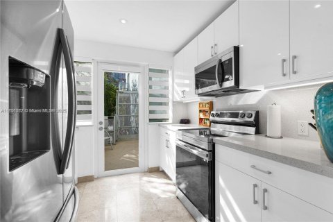 Condominio en alquiler en Miami Beach, Florida, 2 dormitorios, 102.19 m2 № 1878845 - foto 15