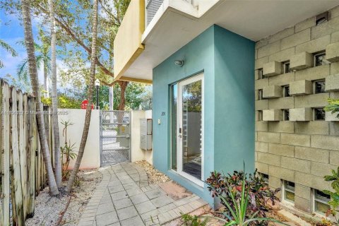 Condominio en alquiler en Miami Beach, Florida, 2 dormitorios, 102.19 m2 № 1878845 - foto 6