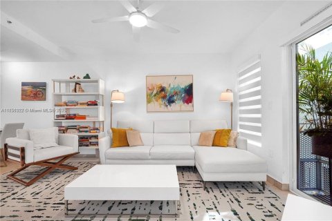 Condominio en alquiler en Miami Beach, Florida, 2 dormitorios, 102.19 m2 № 1878845 - foto 13