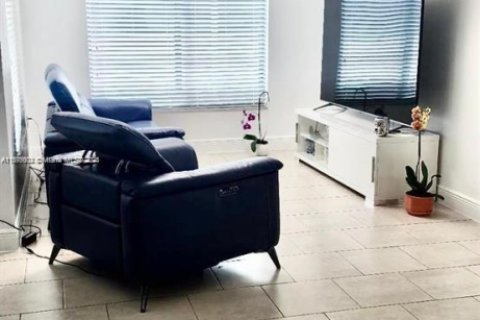 Купить виллу или дом в Майами, Флорида 4 спальни, 221.48м2, № 2081470 - фото 3