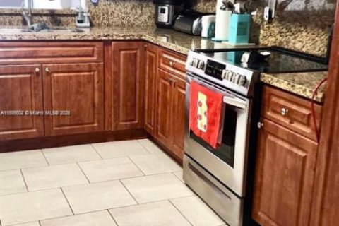 Купить виллу или дом в Майами, Флорида 4 спальни, 221.48м2, № 2081470 - фото 6