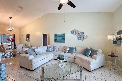 House in Kissimmee, Florida 3 bedrooms, 142.42 sq.m. № 1874100 - photo 7