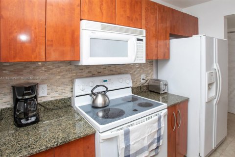 Copropriété à louer à Miami, Floride: 1 chambre, 76.64 m2 № 1806158 - photo 10