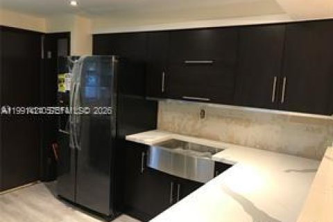 Condo in Miami, Florida, 2 bedrooms  № 2052208 - photo 4