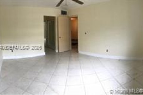 Condo in Miami, Florida, 2 bedrooms  № 2052208 - photo 6
