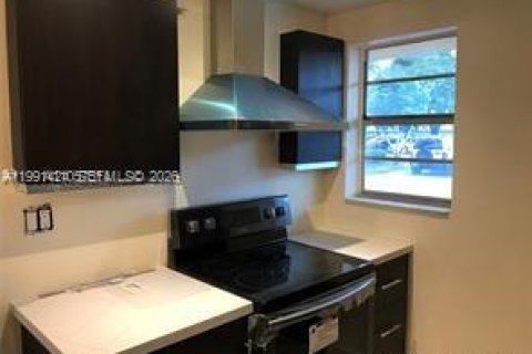 Condo in Miami, Florida, 2 bedrooms  № 2052208