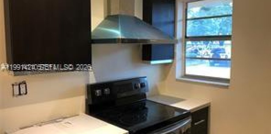 Condo in Miami, Florida, 2 bedrooms  № 2052208